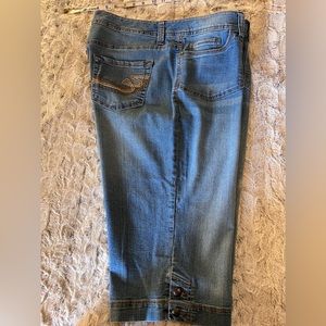 Sonoma Distressed Denim Capris Sz 16